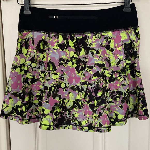 Lululemon Pace Setter Size 4 Tennis Skirt Preppy - Picture 2 of 10